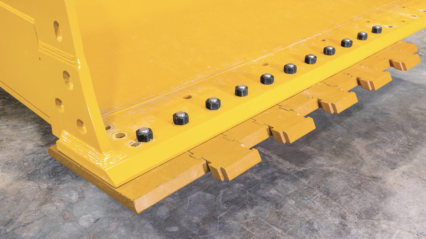 closeup view of JAGZ interlocking cutting edge teeth