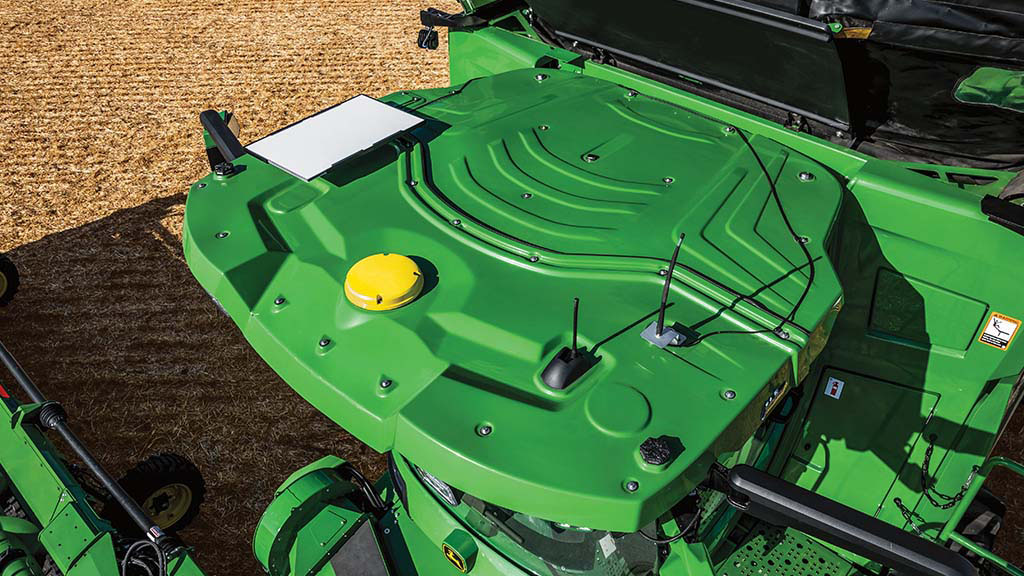 Overhead photo showing an integrated StarFire Receiver and JDLink Boost on the cab roof of a CH Series Sugar Cane Harvester. Overhead photo showing an integrated StarFire Receiver and JDLink Boost on the cab roof of a CH Series Sugar Cane Harvester.
