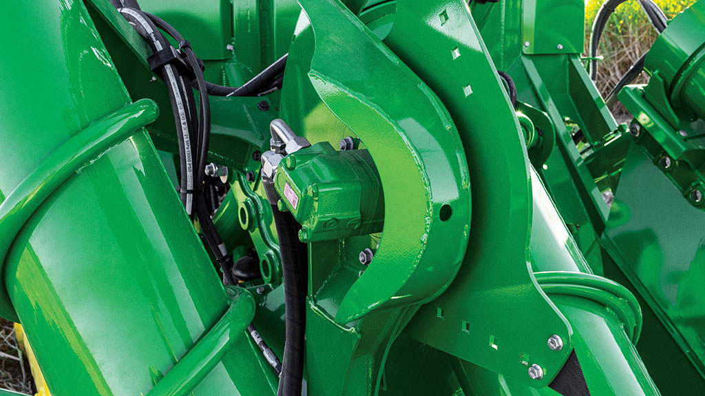 Close-up photo showing the adjustable side knives on a CH Series Sugar Harvester. Close-up photo showing the adjustable side knives on a CH Series Sugar Harvester.