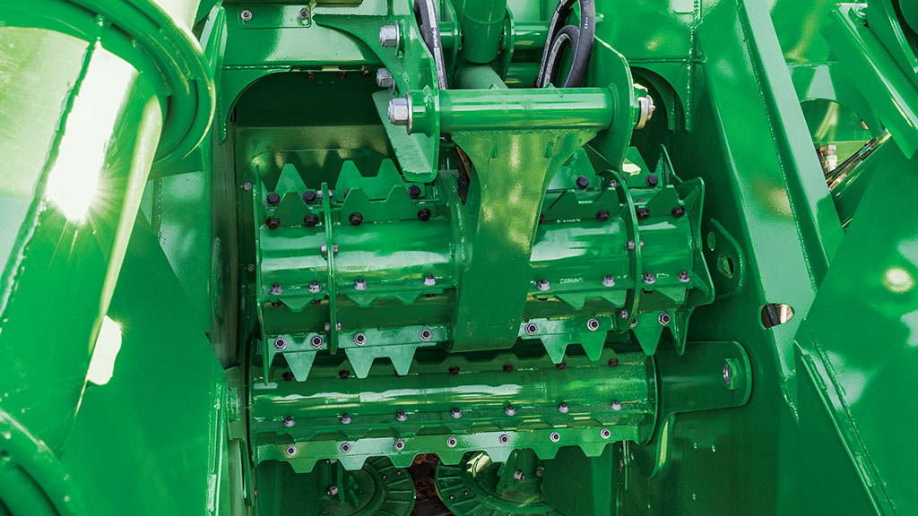 Close-up photo showing the synchronized rollers and self-adjusting sidewalls on a CH Series Sugar Harvester. Close-up photo showing the synchronized rollers and self-adjusting sidewalls on a CH Series Sugar Harvester.