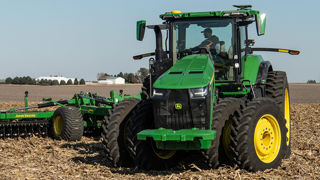 High-horsepower 8R Tractor turning tightly while tilling a field. High-horsepower 8R Tractor turning tightly while tilling a field.
